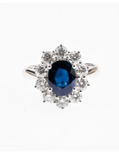 Anello Kate con zaffiro blu e diamanti taglio brillante.